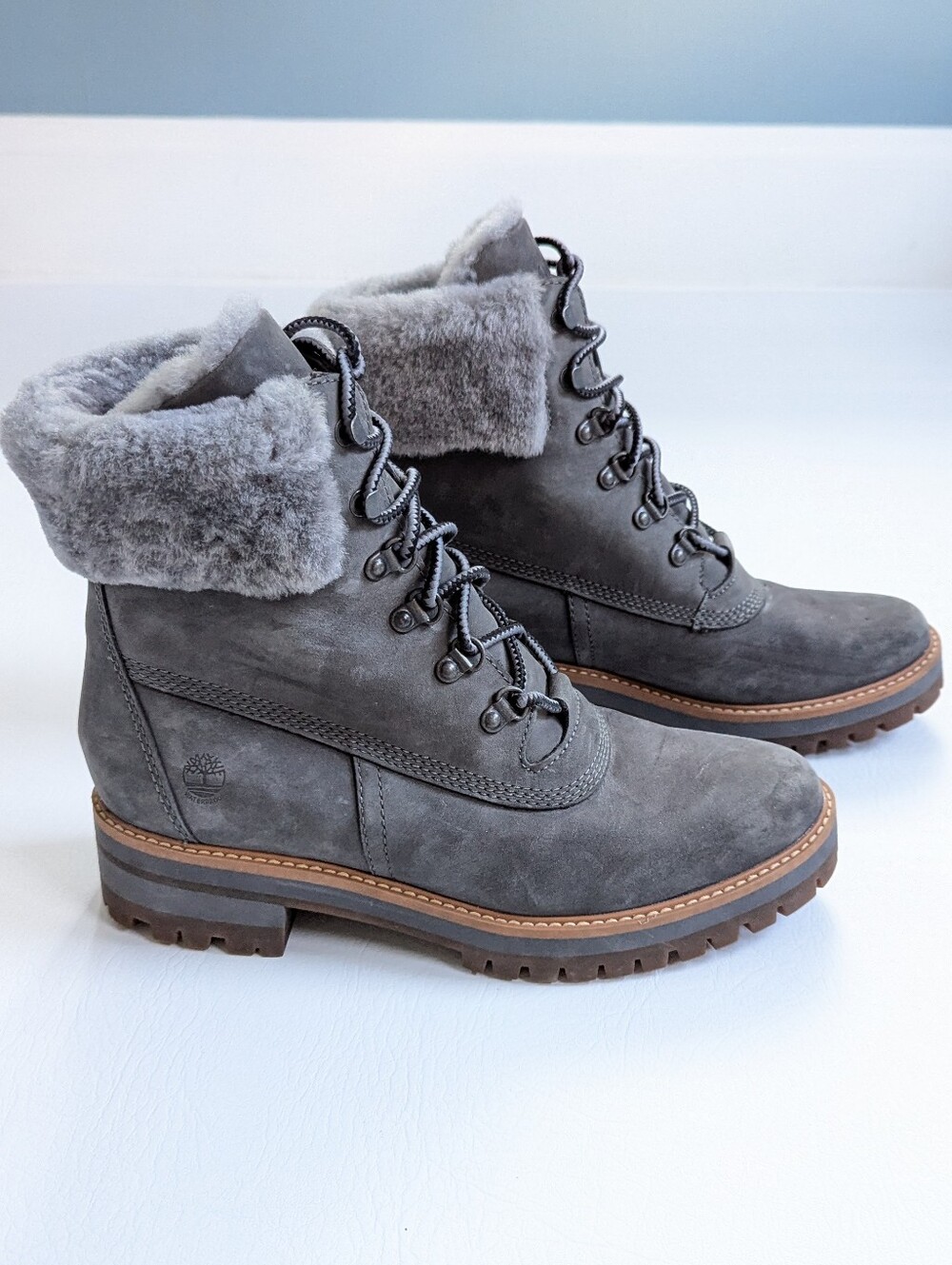 Timberland Ladies 7 Courmayeur Valley Grey Shearling Ankle Boots S. 10